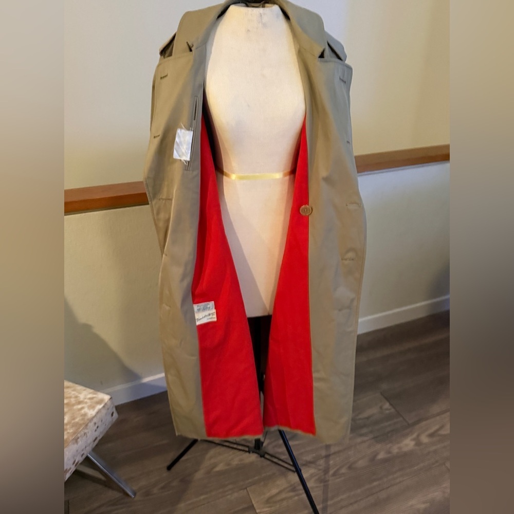 Vintage royal warrant Turnbull & Asser trench coat. Wool Red lining reg size 40R